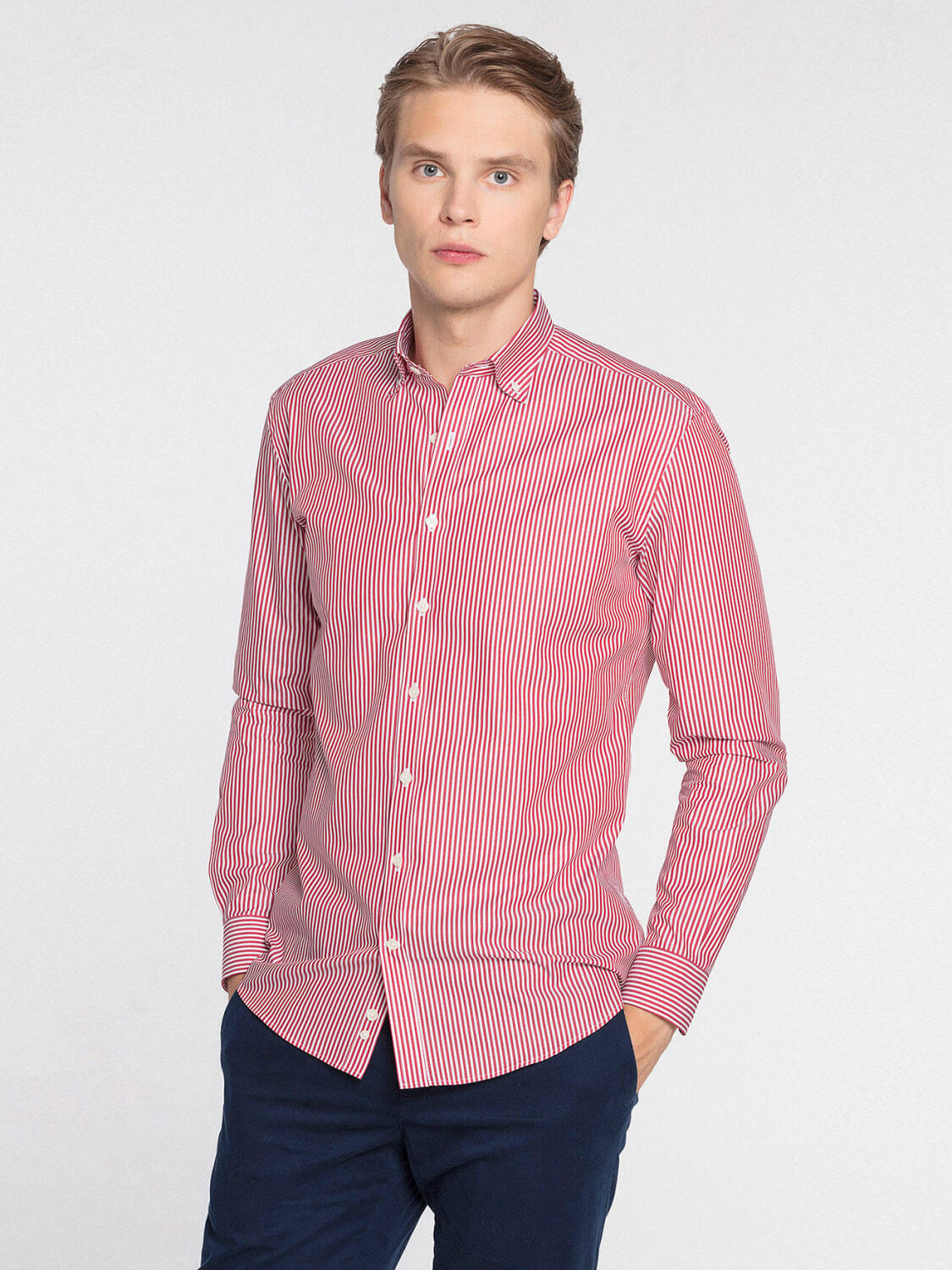 Tailliertes Hemd Jin - Button-Down-Kragen
