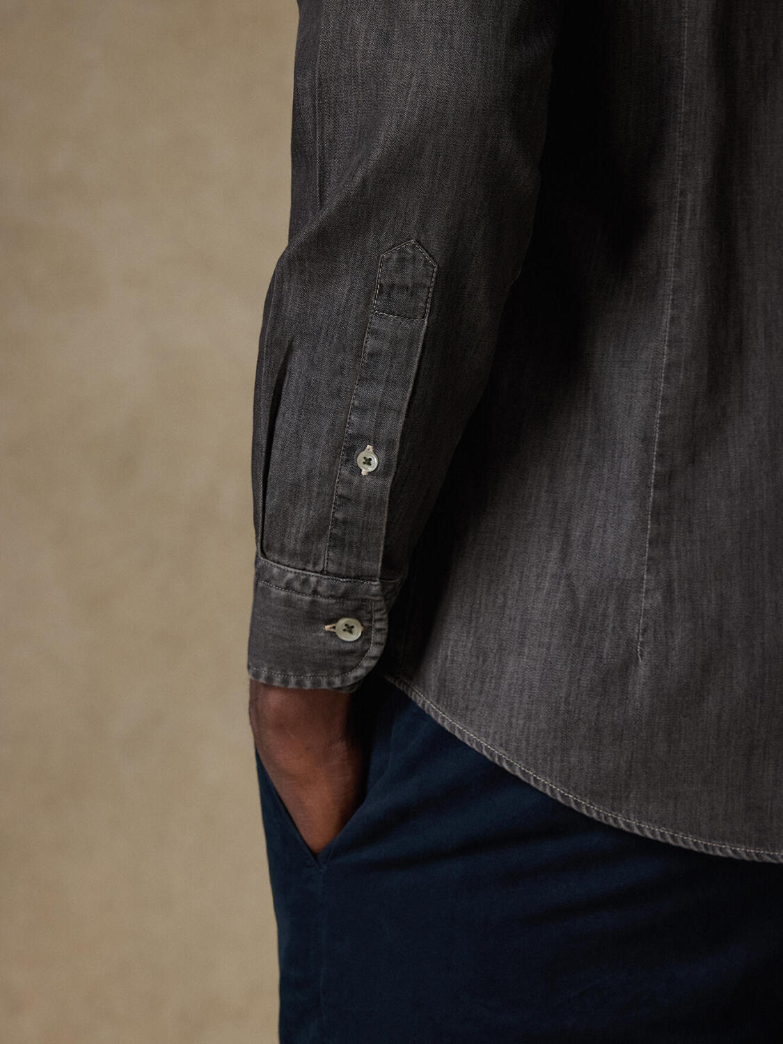 Chemise cintrée Joey en denim carbone - Col Boutonné
