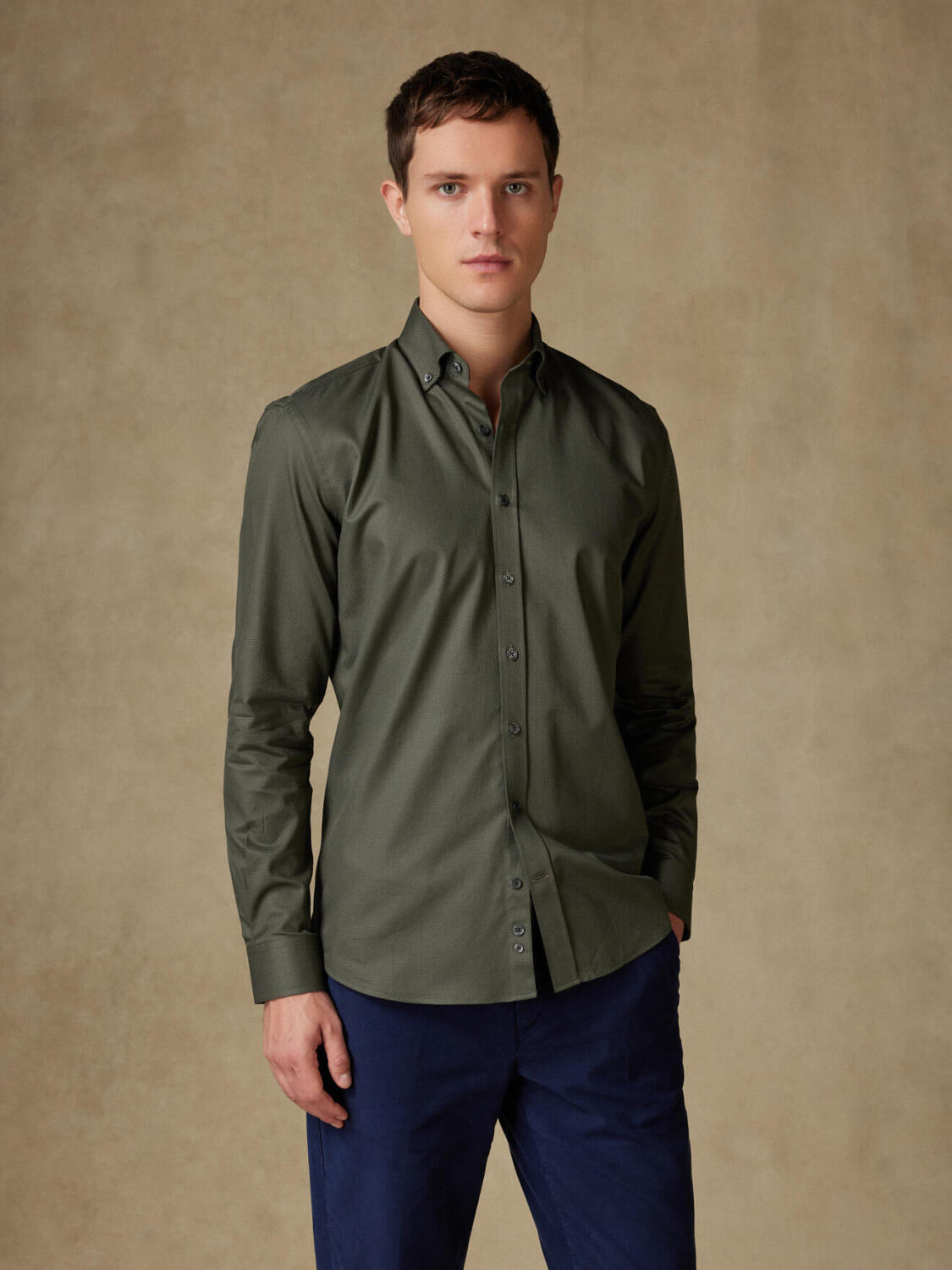 Tailliertes Tailliertes Hemd Leter texturiert Khaki - Buttondown Kragen