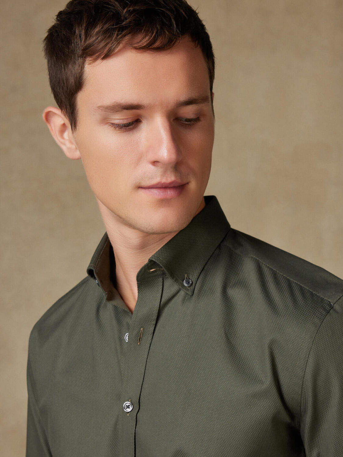 Tailliertes Tailliertes Hemd Leter texturiert Khaki - Buttondown Kragen