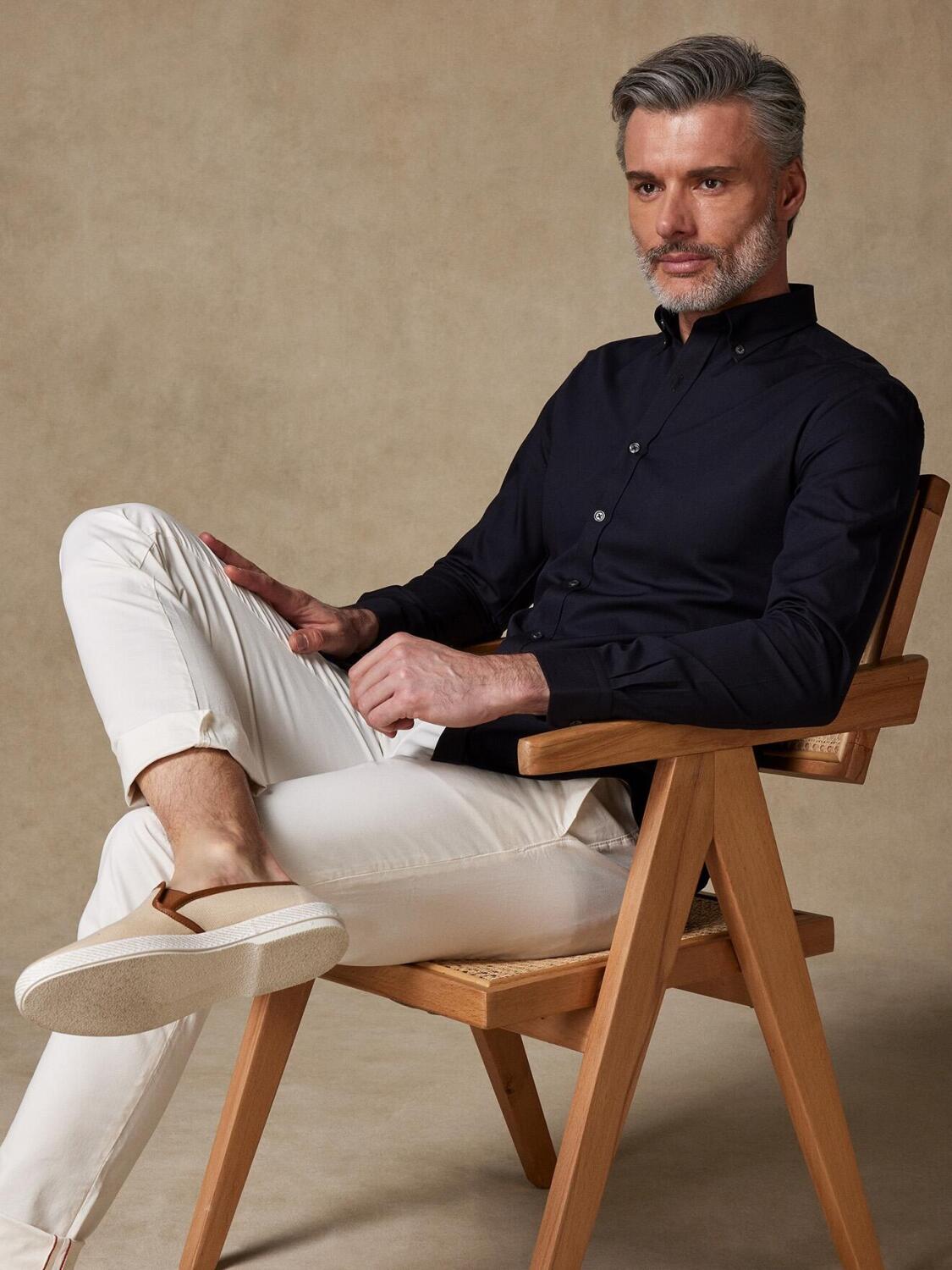 Chemise cintrée Tea texturée noire - Col Boutonné