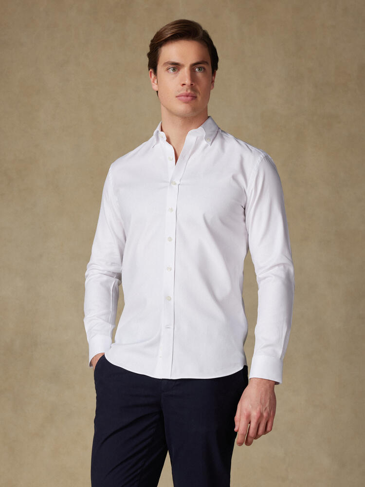 Tailliertes Hemd aus weiss Twill-Stoff - Buttondown Kragen