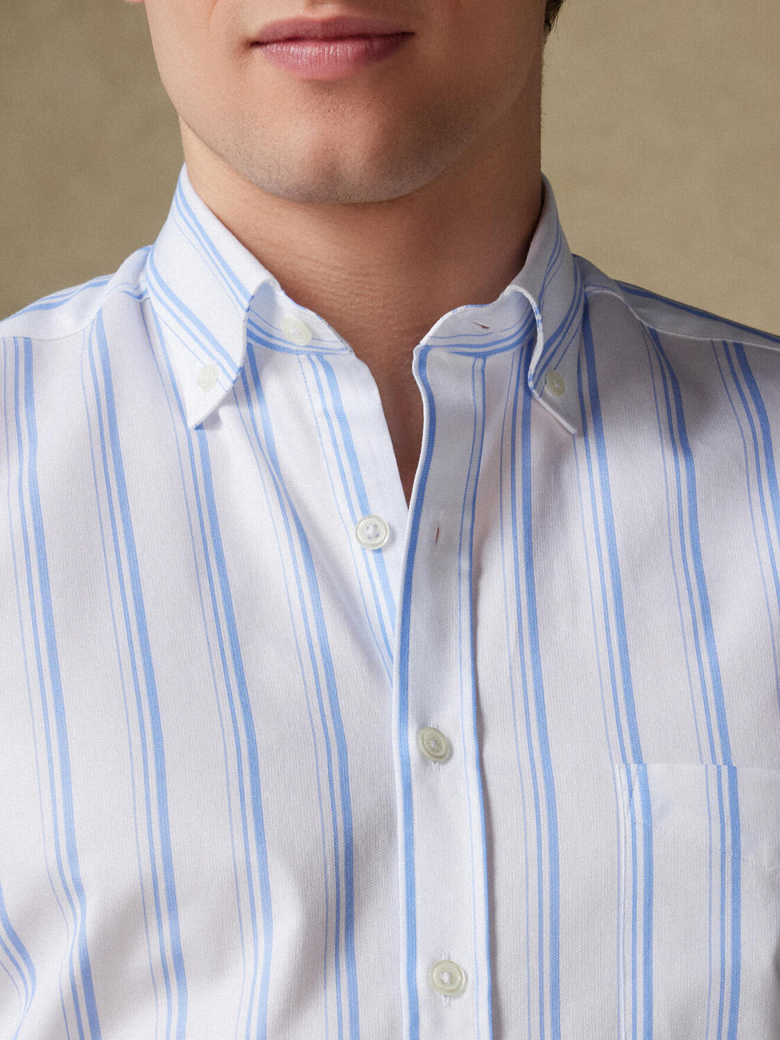 Aurel Kurzarmhemd mit himmelblau Streifen   - Button down Kragen