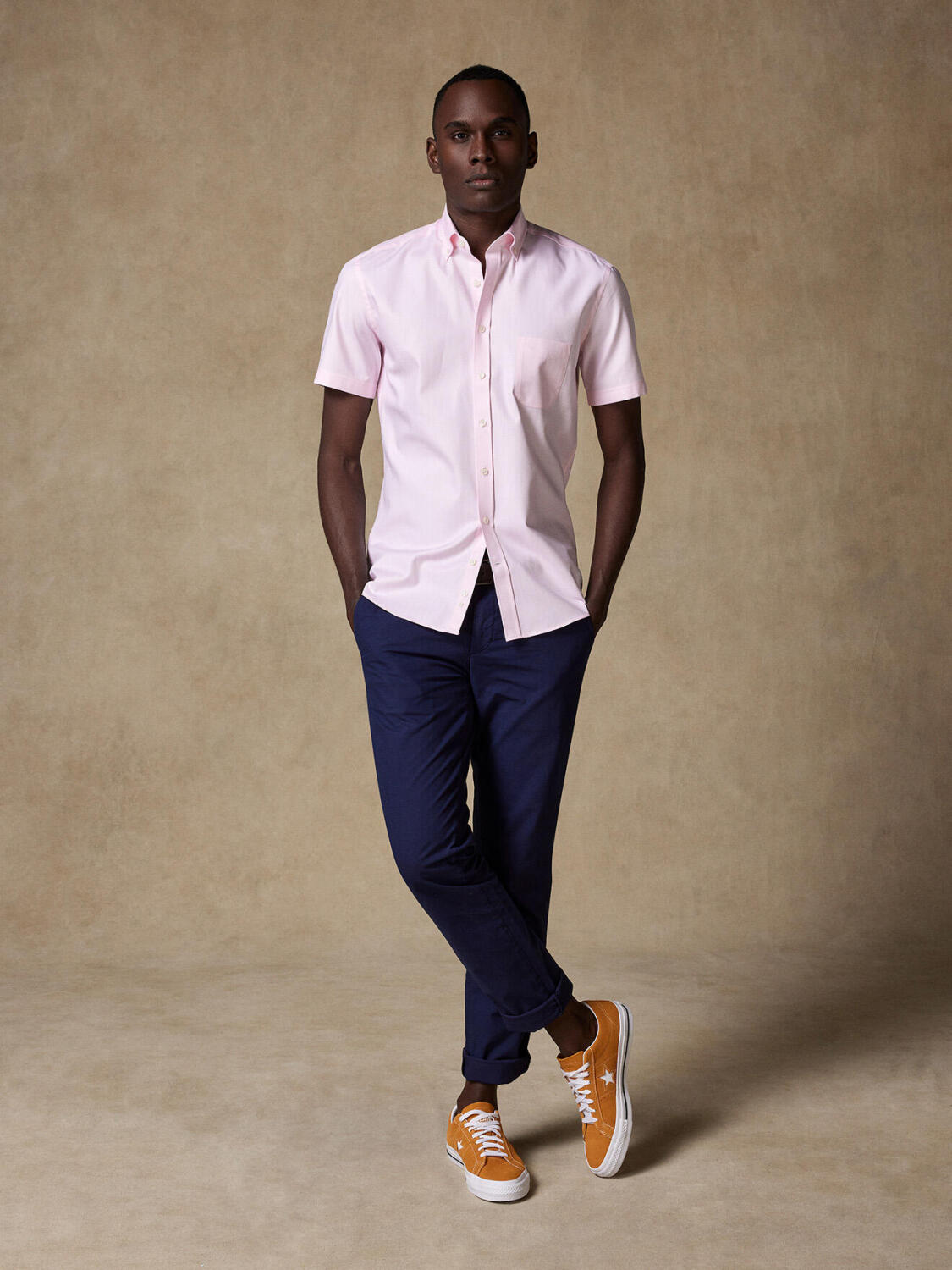 Kurzarmhemd  mit rosafarbenem Fischgrätenmuster  - Buttondown Kragen