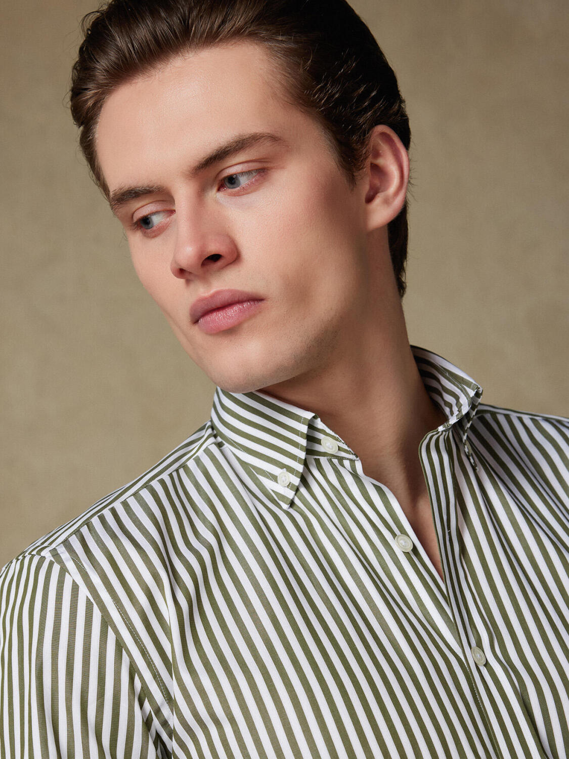 Camicia a maniche corte Chris a righe kaki - Colletto button-down