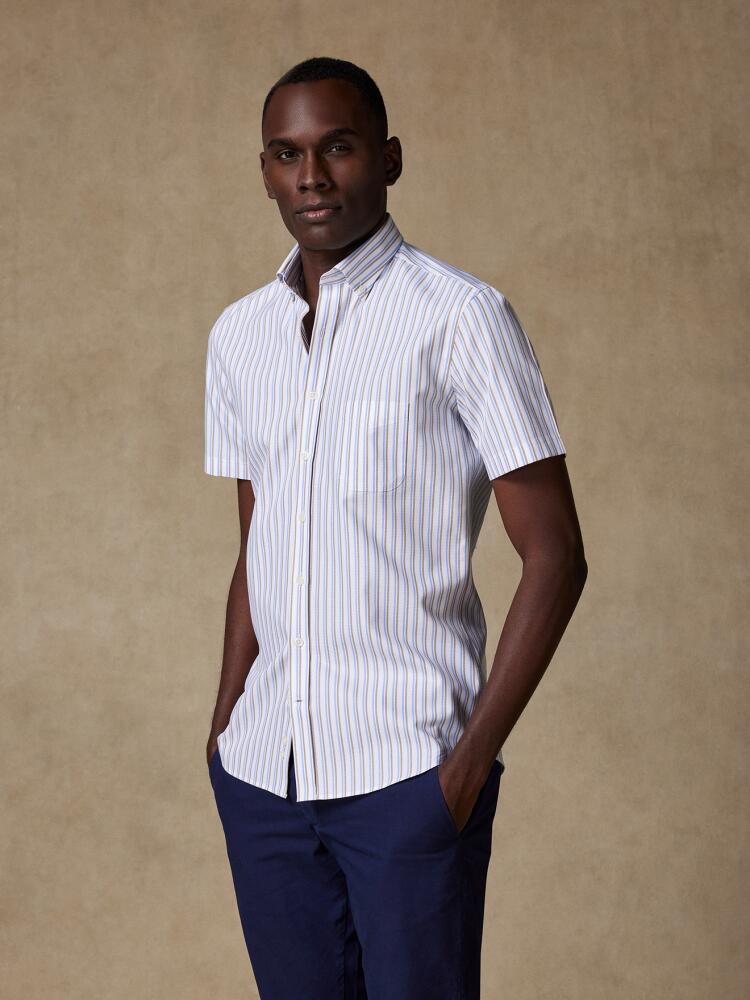 Camisa de manga corta Finn arena y rayas azules - Cuello abotonado