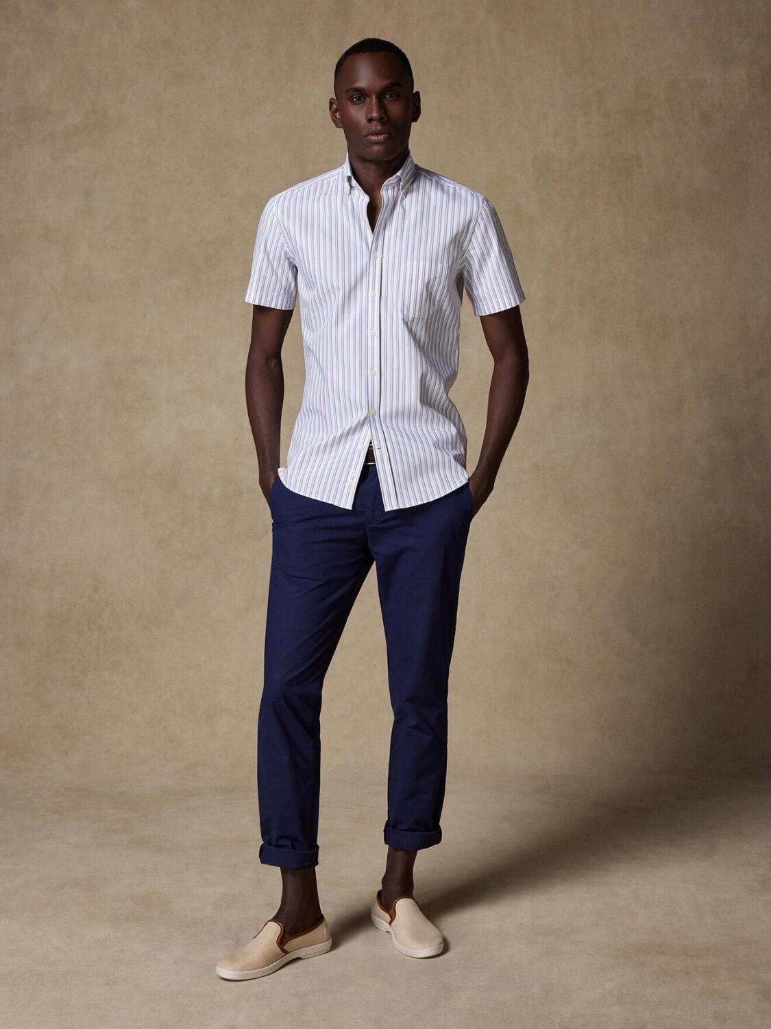 Camicia a maniche corte a righe blu e sabbia Finn - Collo abbottonato