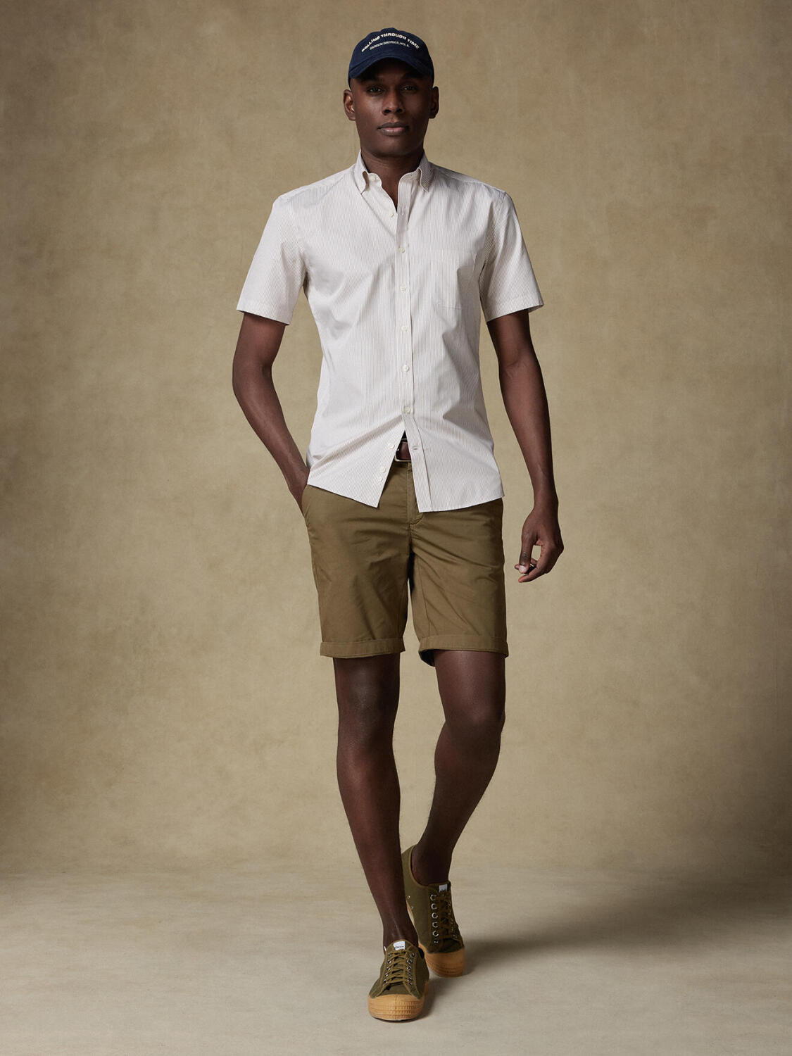 Menthon Kurzarmhemd mit beige Streifen   - Button down Kragen