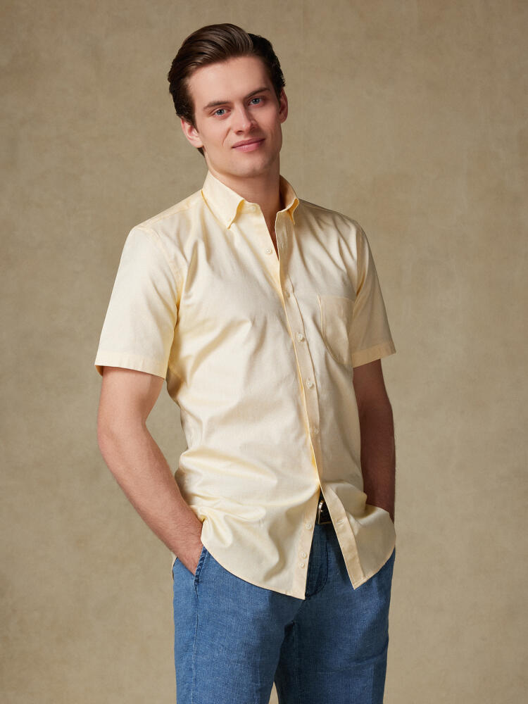 Camisa de manga corta de tejido amarillo - Cuello abotono