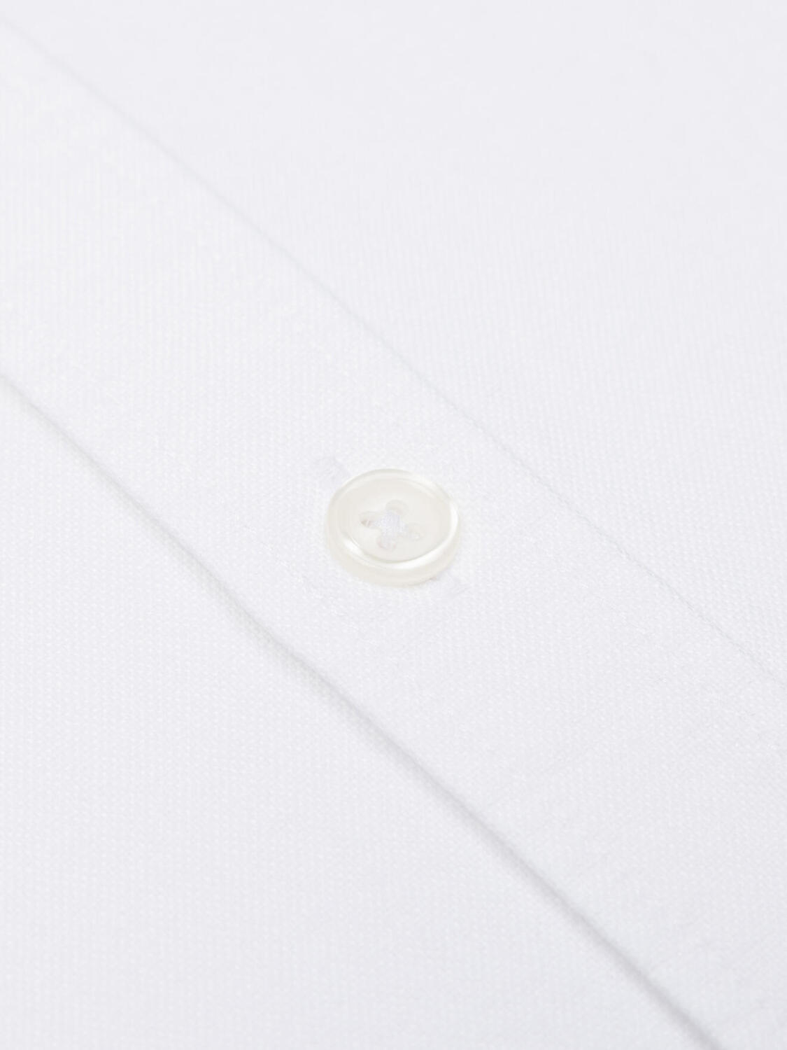 Bio-Hemd aus wei&szlig;em, gewaschenem Oxford.