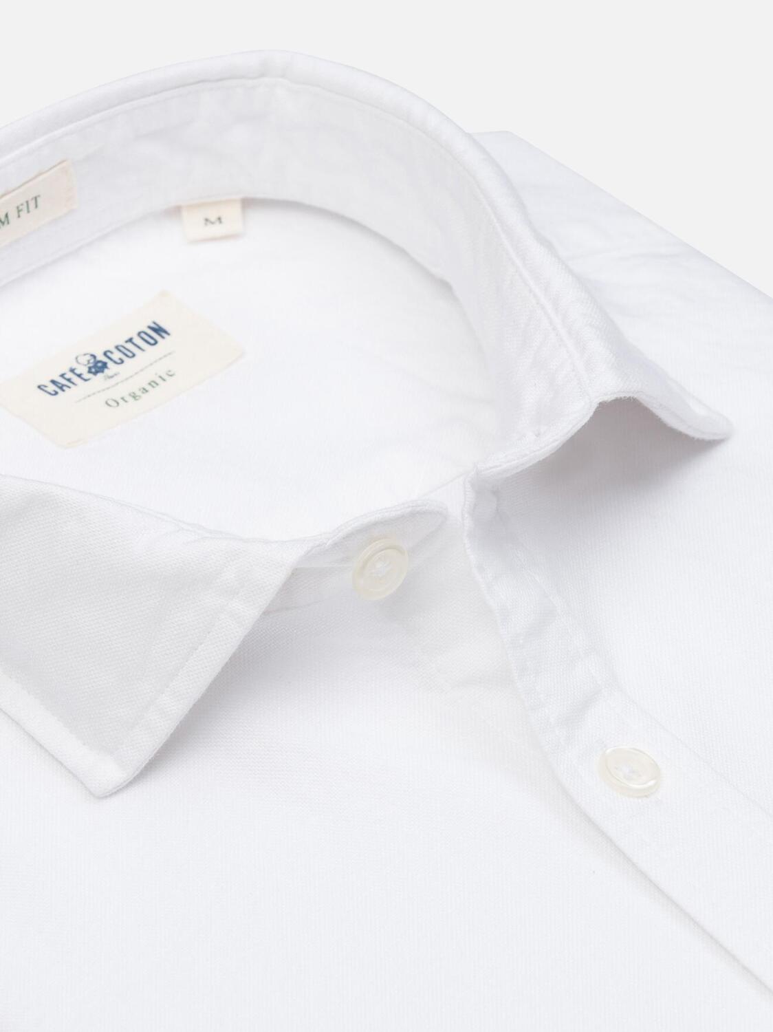 Bio-Tailliertes Hemd aus weißem, gewaschenem Oxford.