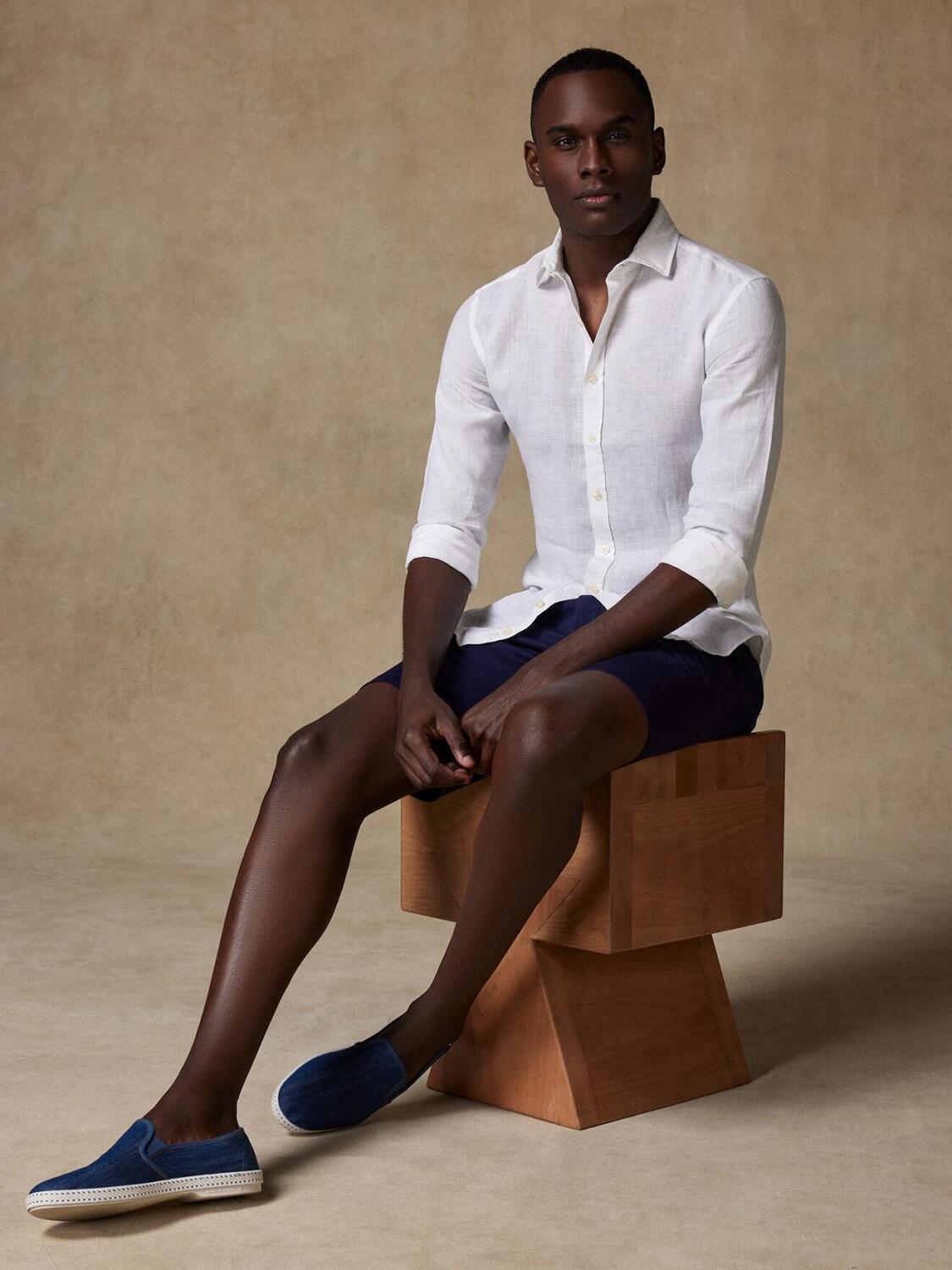 Camicia aderente Cody in lino bianco