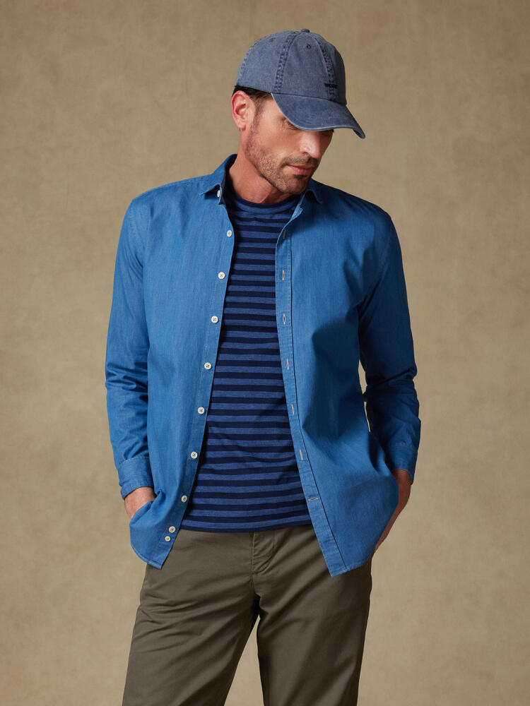 Chemise cintr&eacute;e en denim ciel