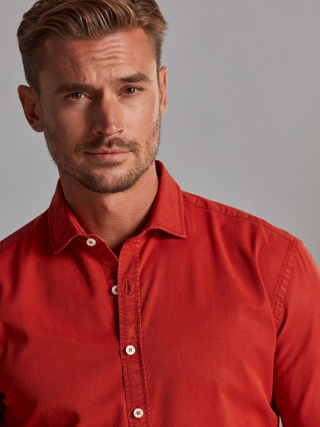 Chemise cintr&eacute;e en gabardine lav&eacute;e rust