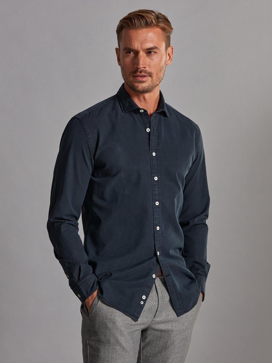 Chemise cintr&eacute;e en gabardine lav&eacute;e marine