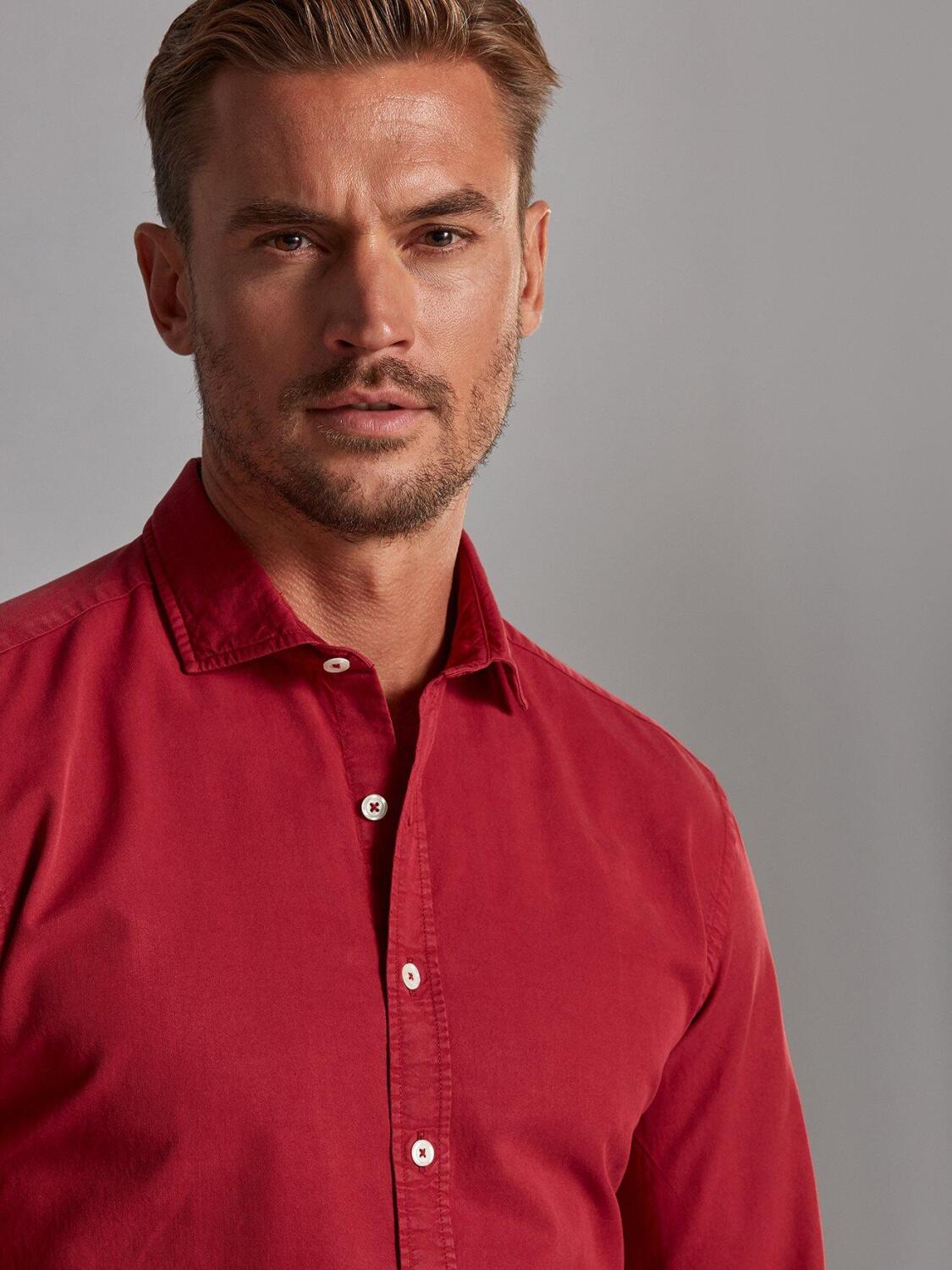 Chemise cintr&eacute;e en gabardine lav&eacute;e rouge