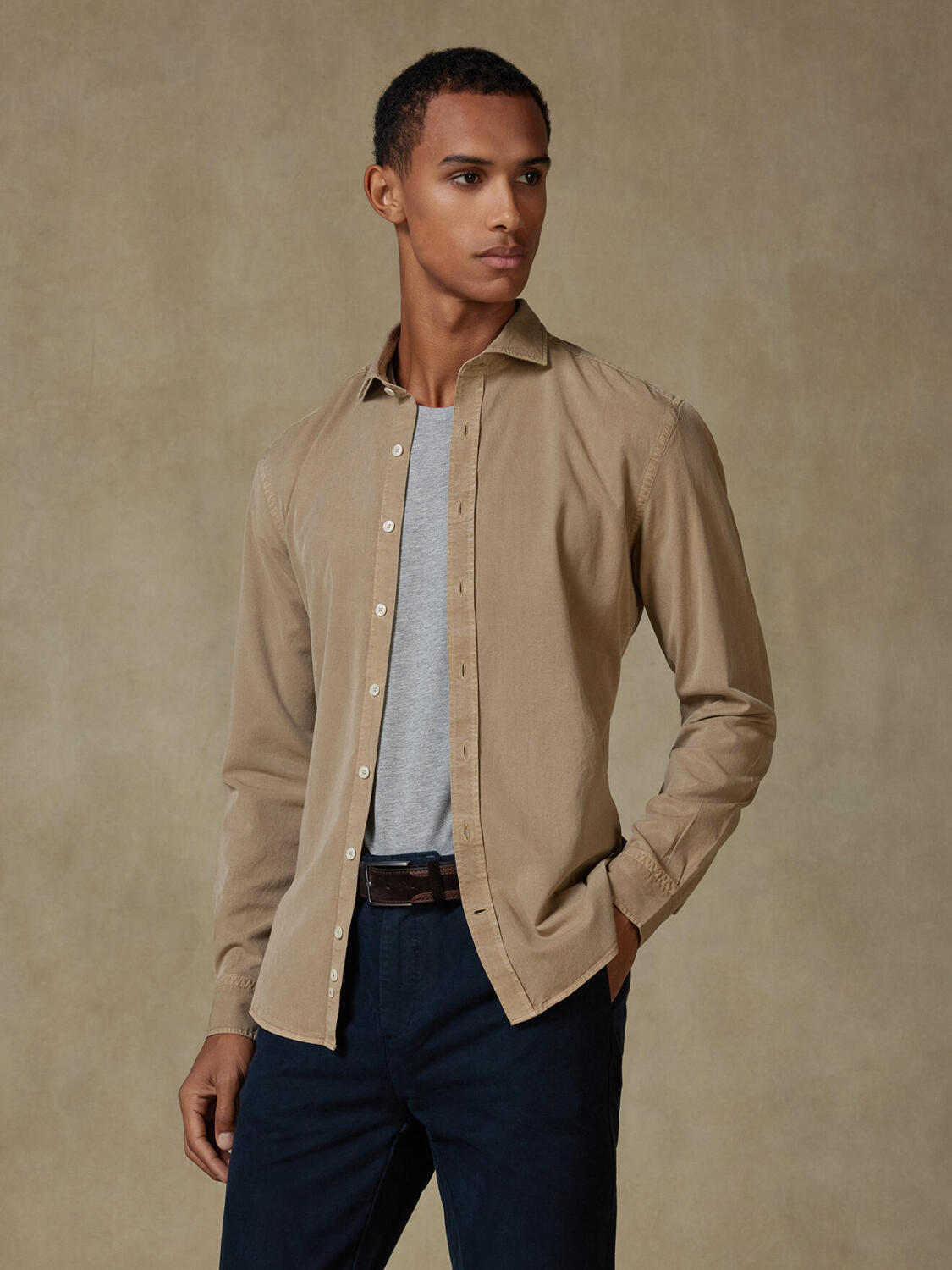 Camicia slim fit Lio in gabardina lavata visone