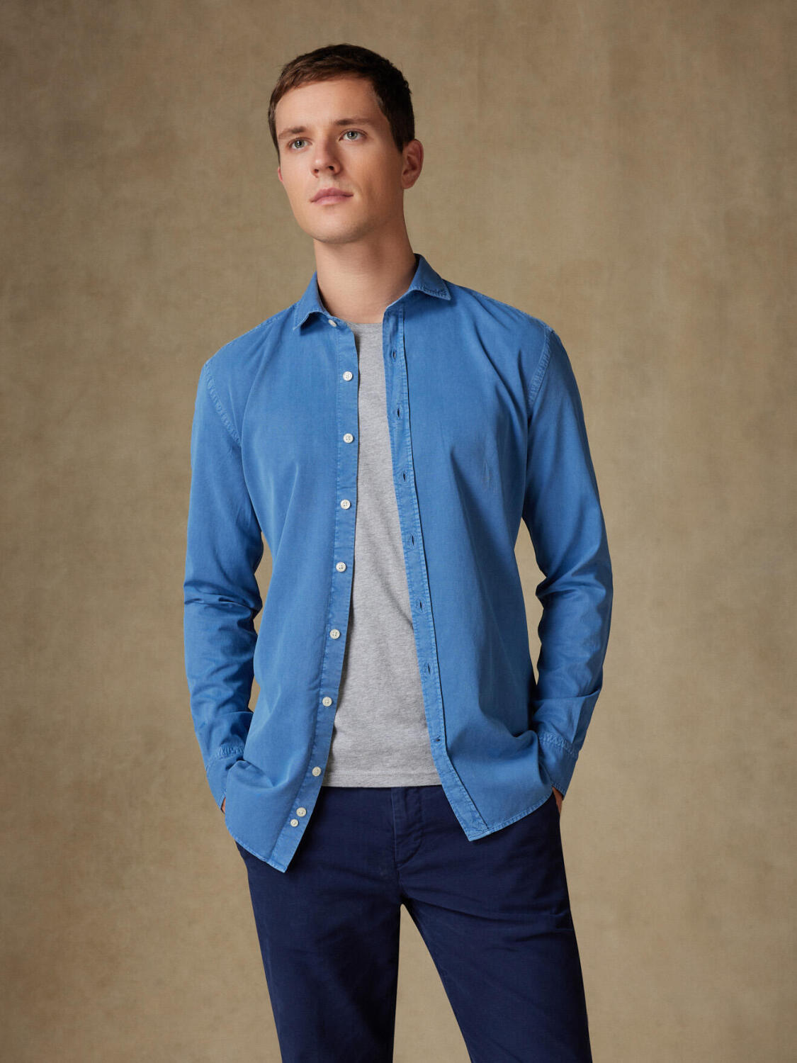Chemise cintrée Lio en gabardine lavée bleue