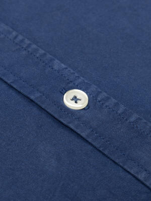 Camicia slim fit Lio in gabardina lavata blu