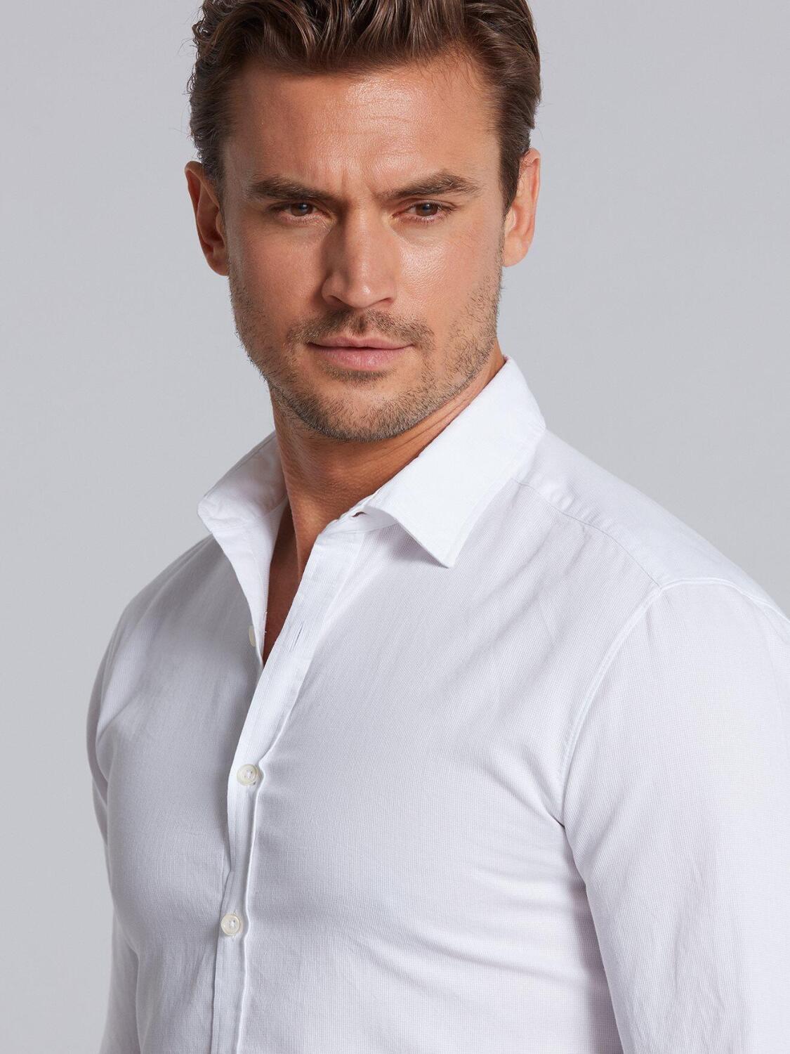 Chemise cintrée en piqué délavé blanc