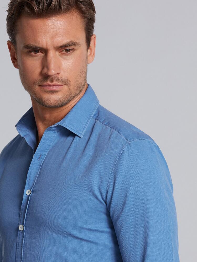 Chemise cintrée en piqué délavé bleu