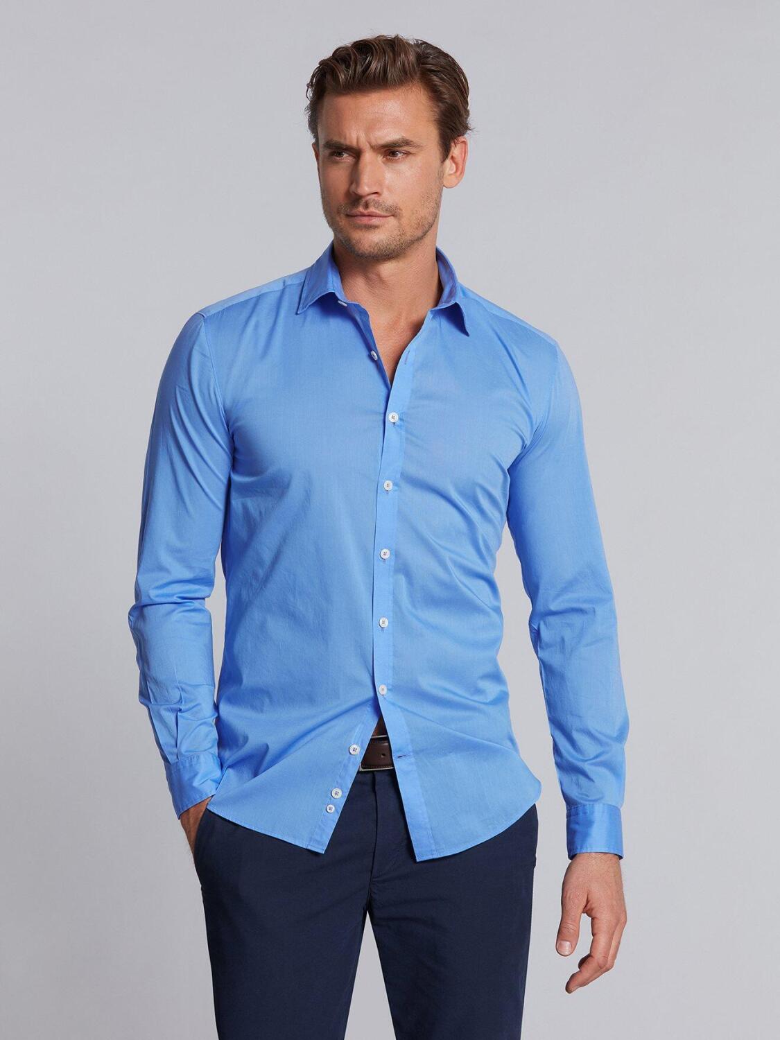Chemise cintr&eacute;e ciel en voile de coton
