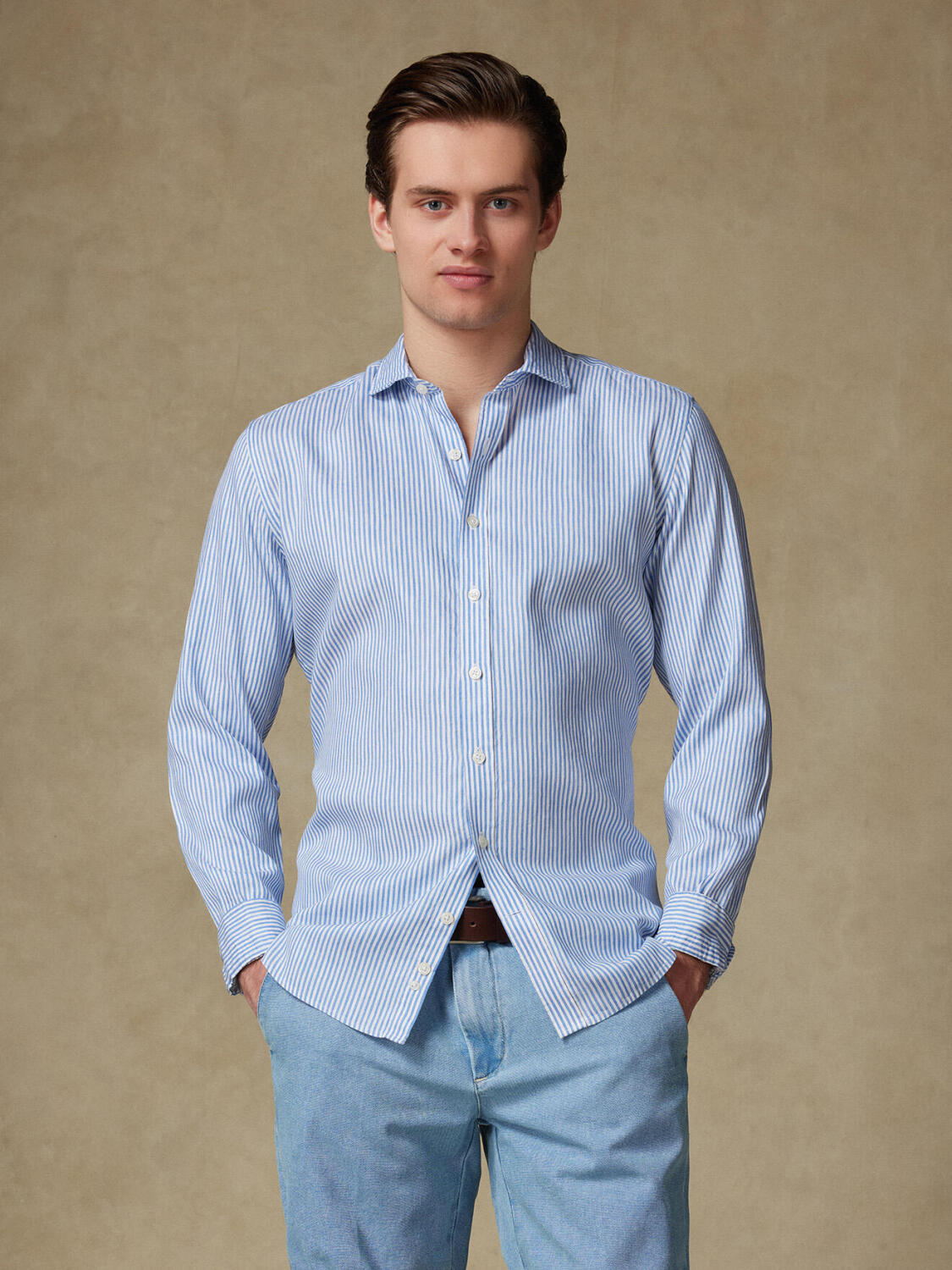 Camicia slim Eden in lino a righe celesti