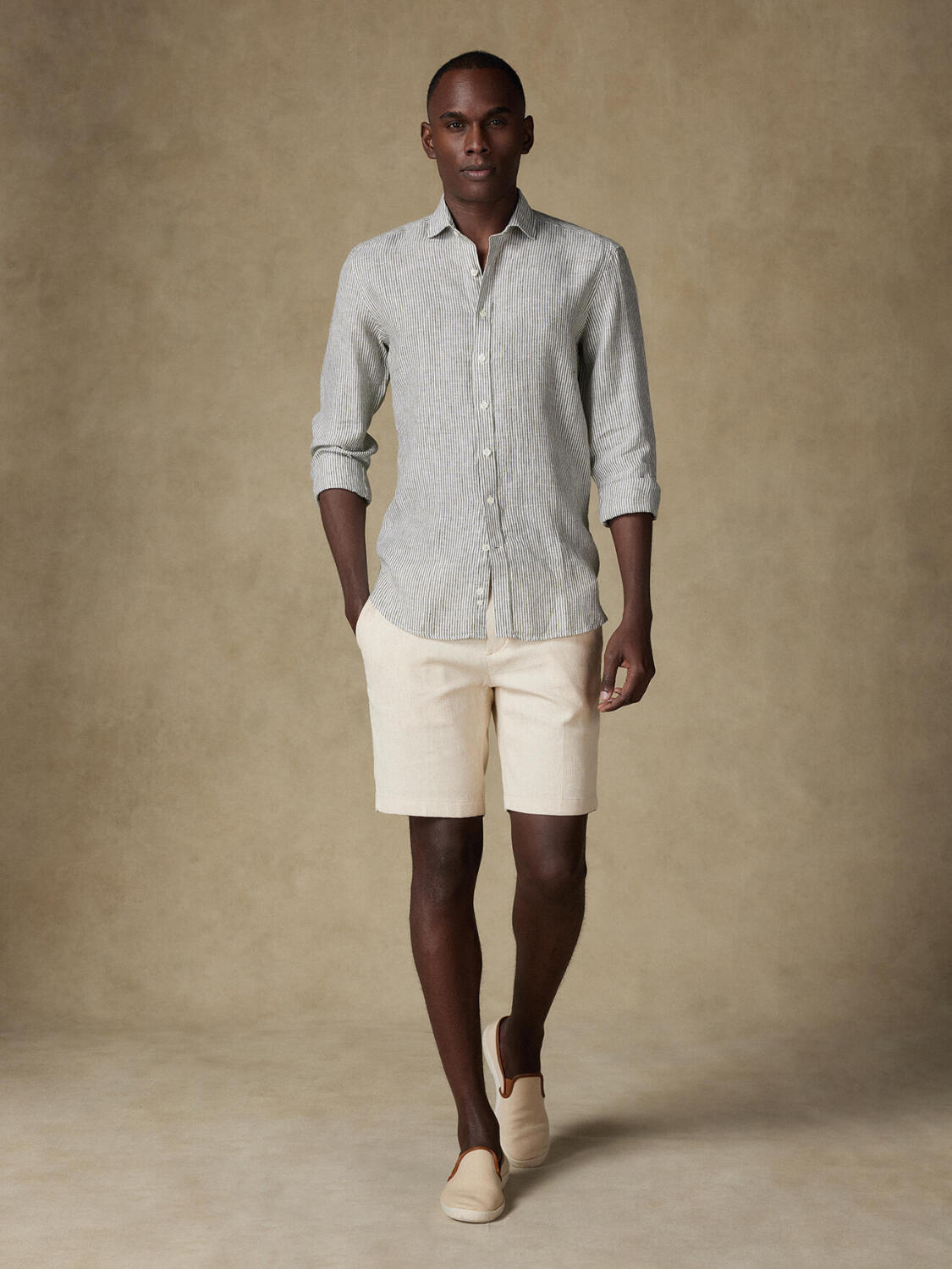 Taillierthemd Theo aus Leinen mit khakifarbenen Streifen