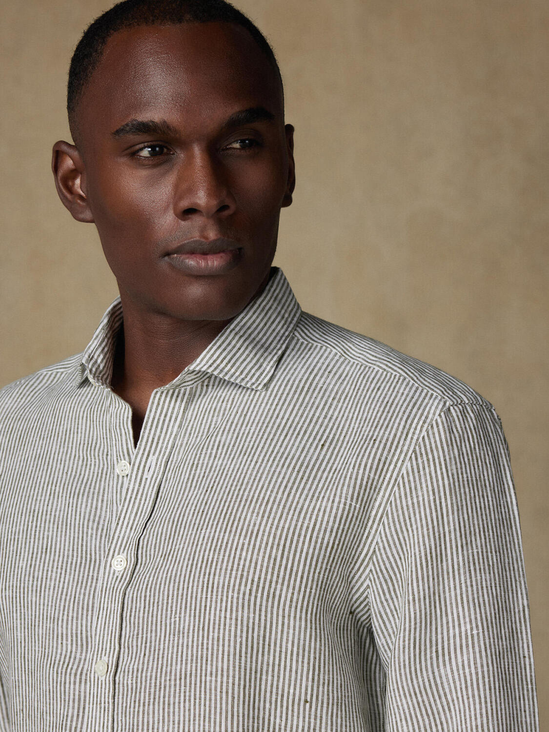 Taillierthemd Theo aus Leinen mit khakifarbenen Streifen