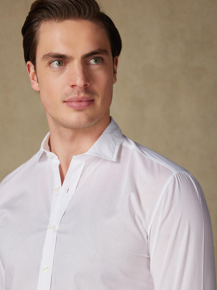 Chemise cintr&eacute;e en voile blanche