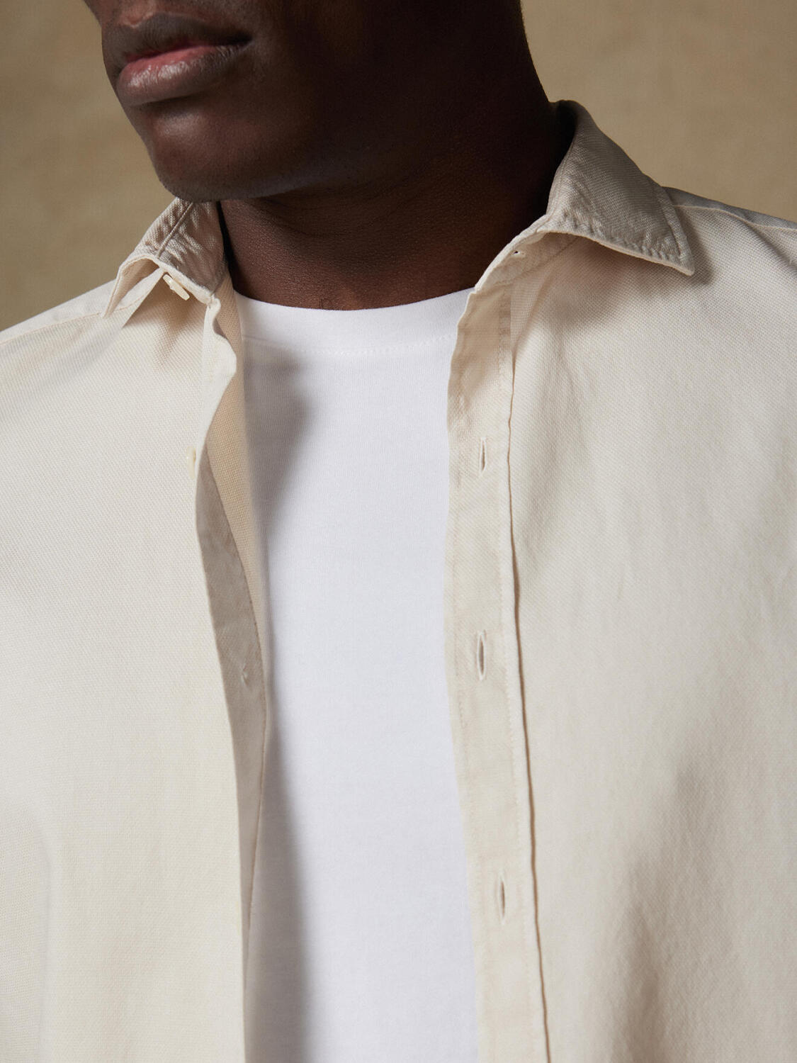 Zandkleurig hemd van lichte katoen