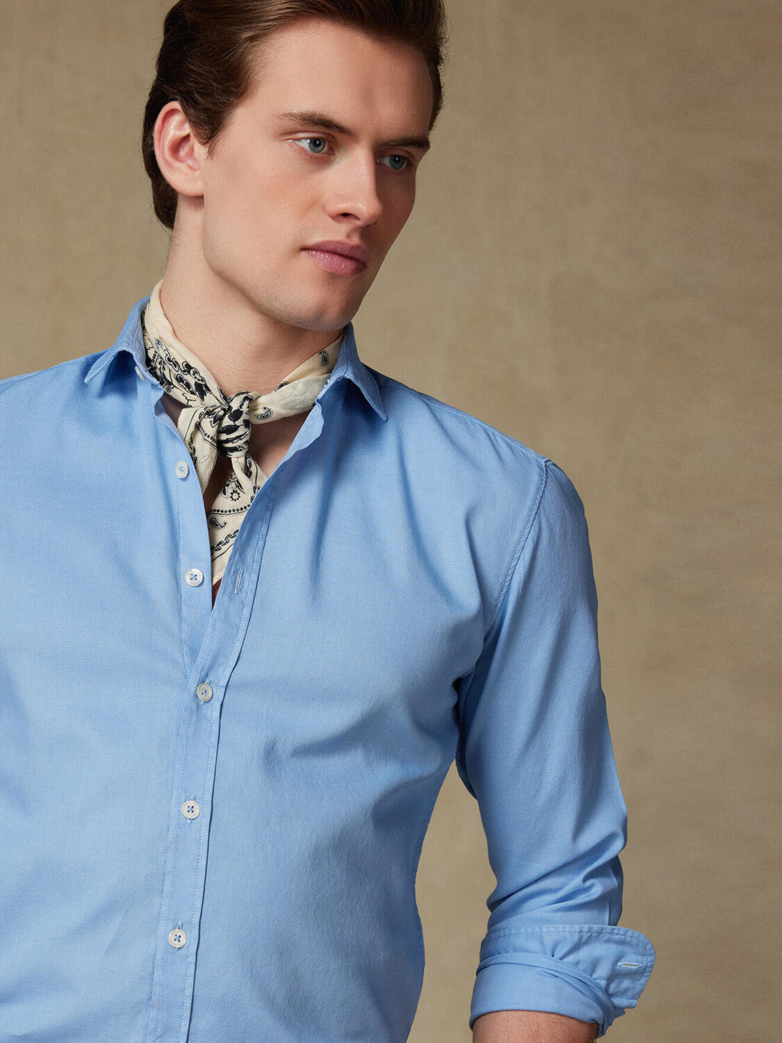 Lichtblauw hemd van lichte katoen