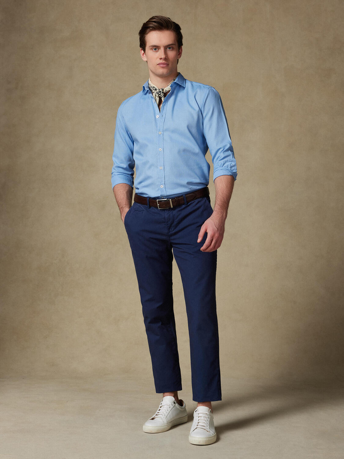 Lichtblauw hemd van lichte katoen