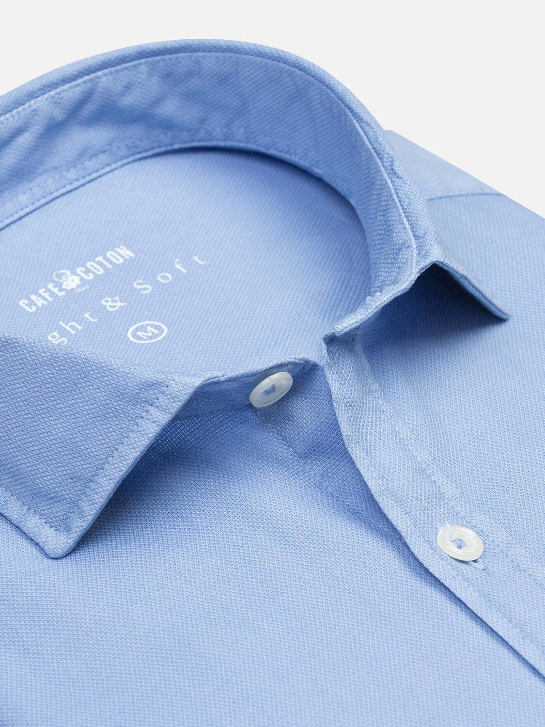 Lichtblauw hemd van lichte katoen