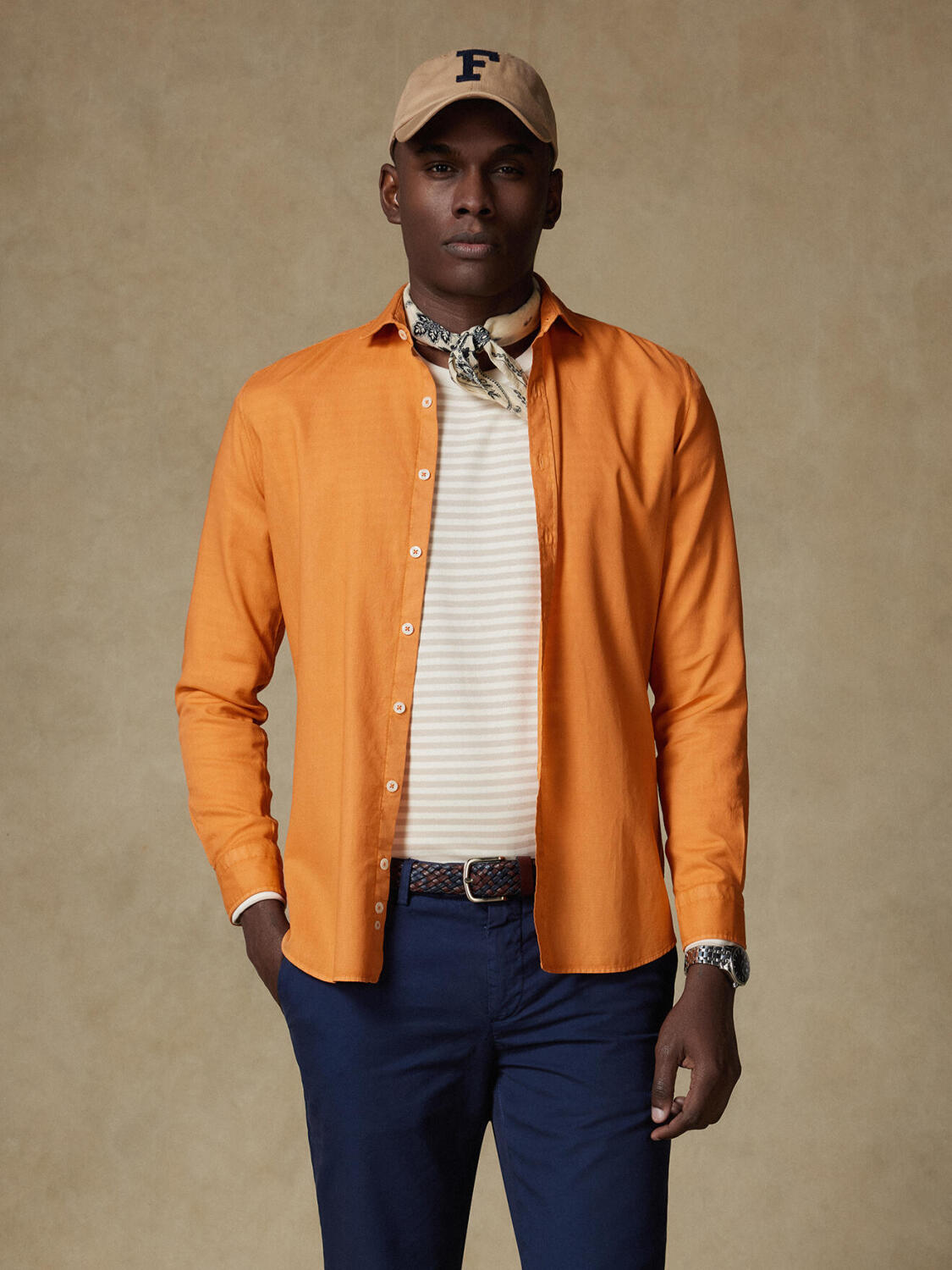 Orangenes Hemd aus leichtem Baumwollstoff