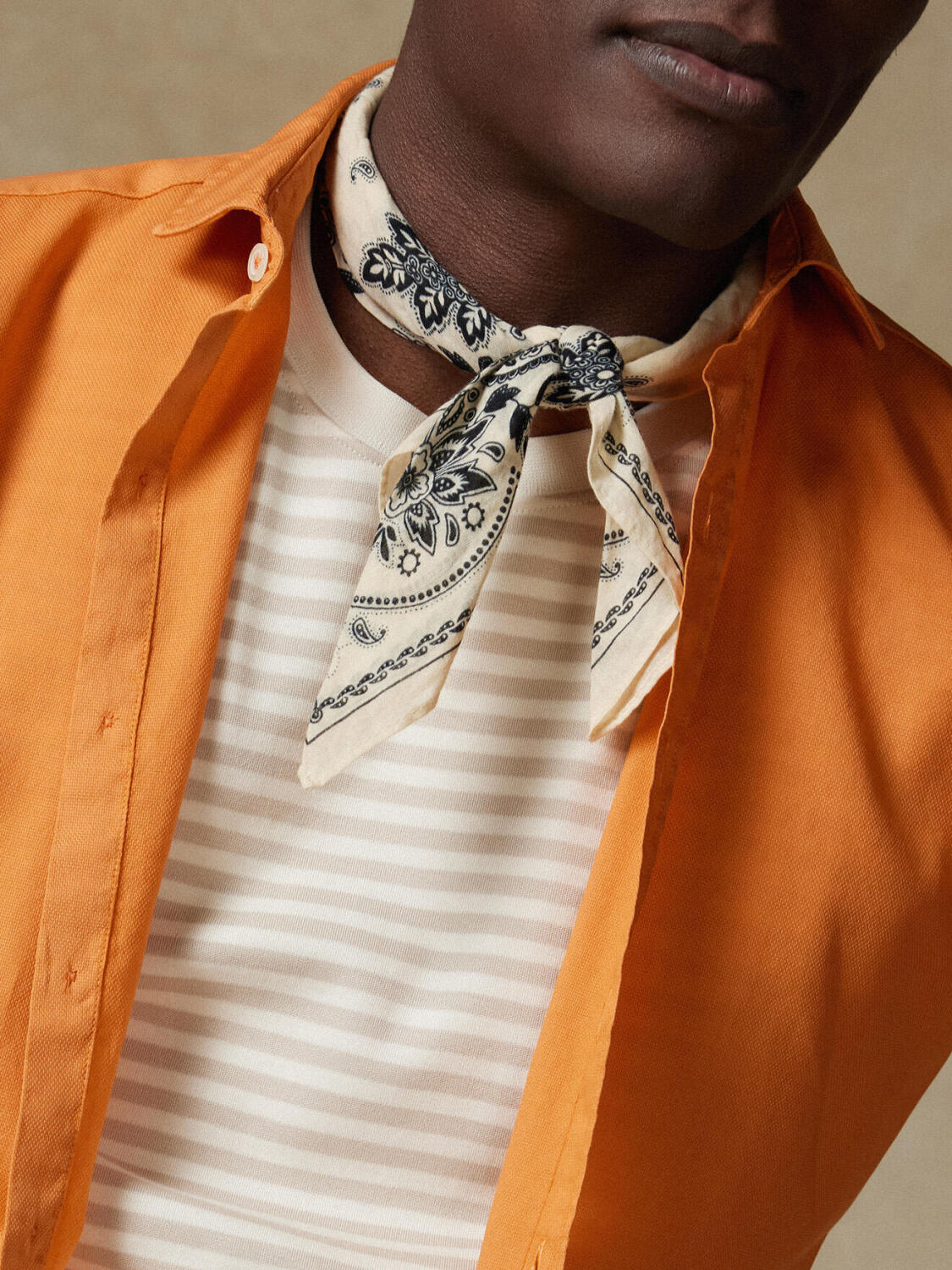 Orangenes Hemd aus leichtem Baumwollstoff