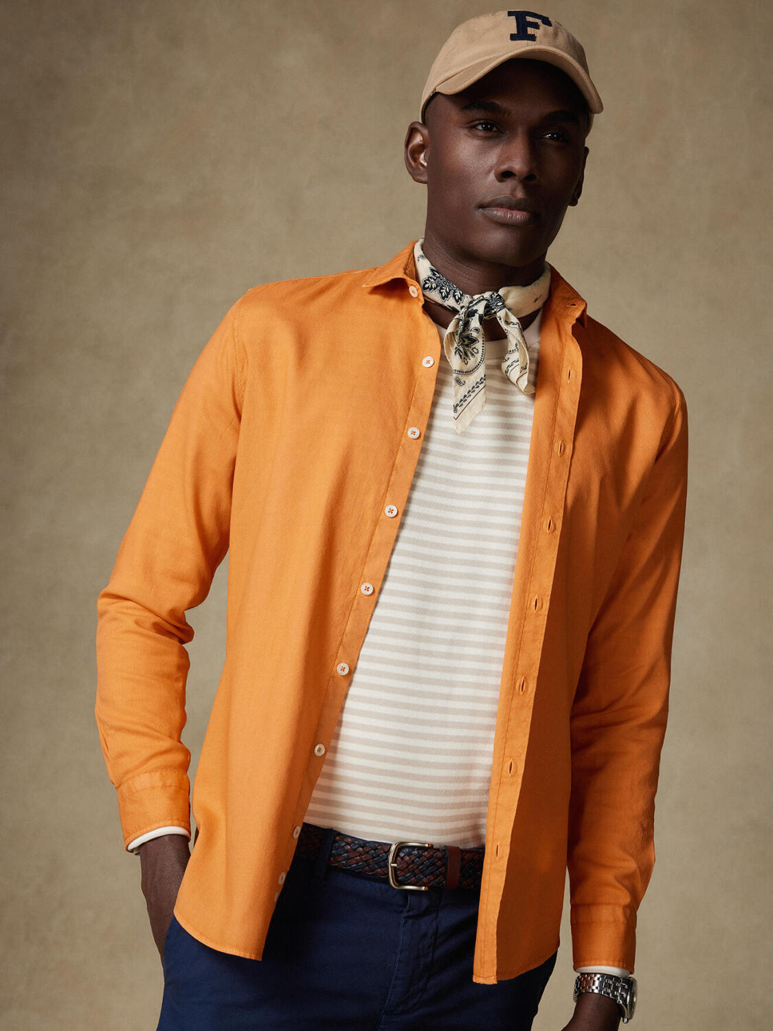 Orangenes Hemd aus leichtem Baumwollstoff