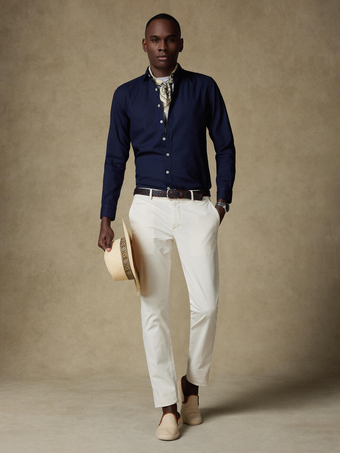 Camisa azul marino de algodón ligero