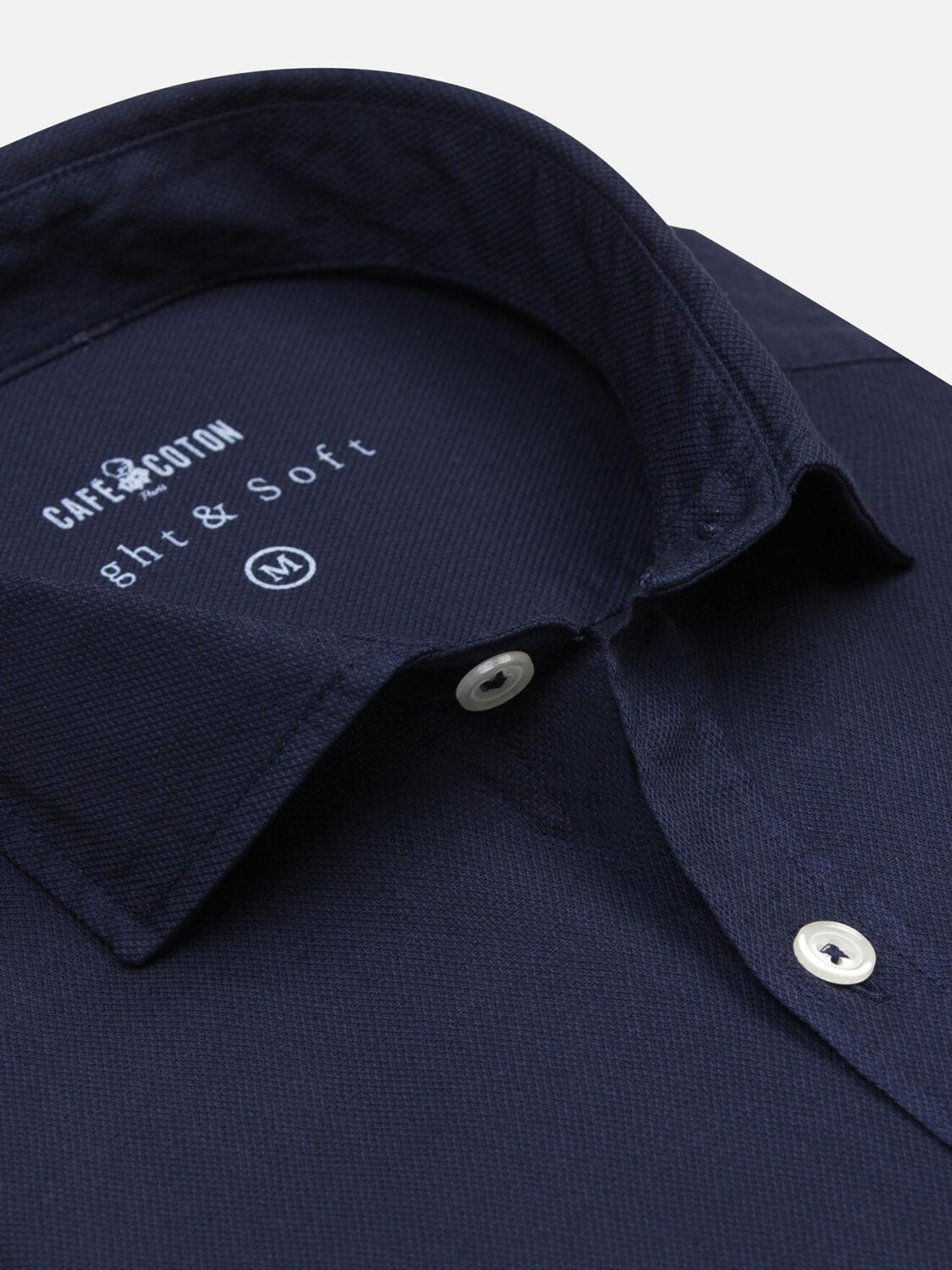 Camisa azul marino de algodón ligero