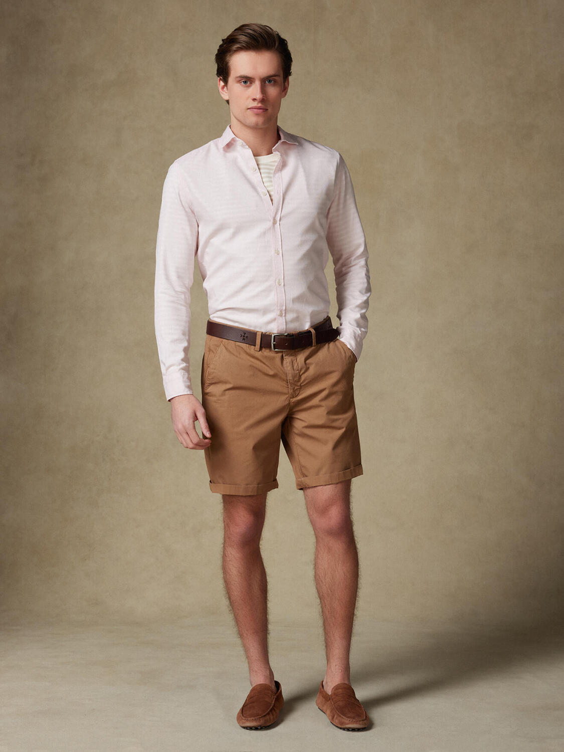 Rosa Hemd aus leichtem Baumwollstoff