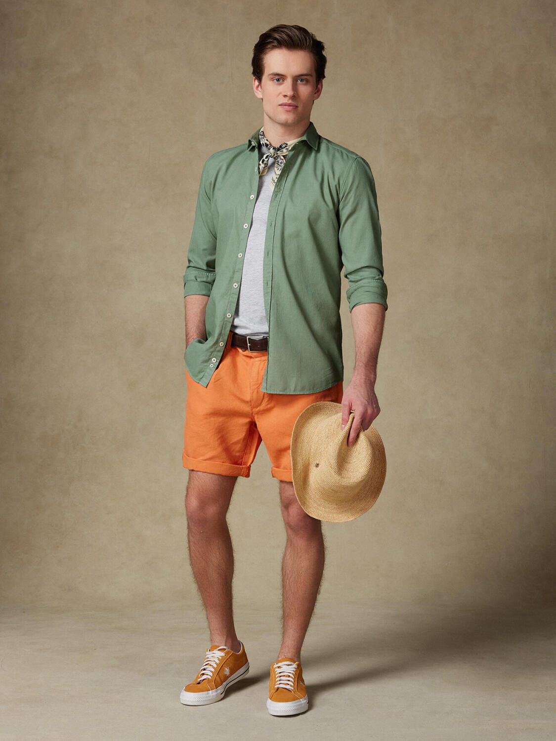 Celadonfarbenes Hemd aus leichtem Baumwollstoff