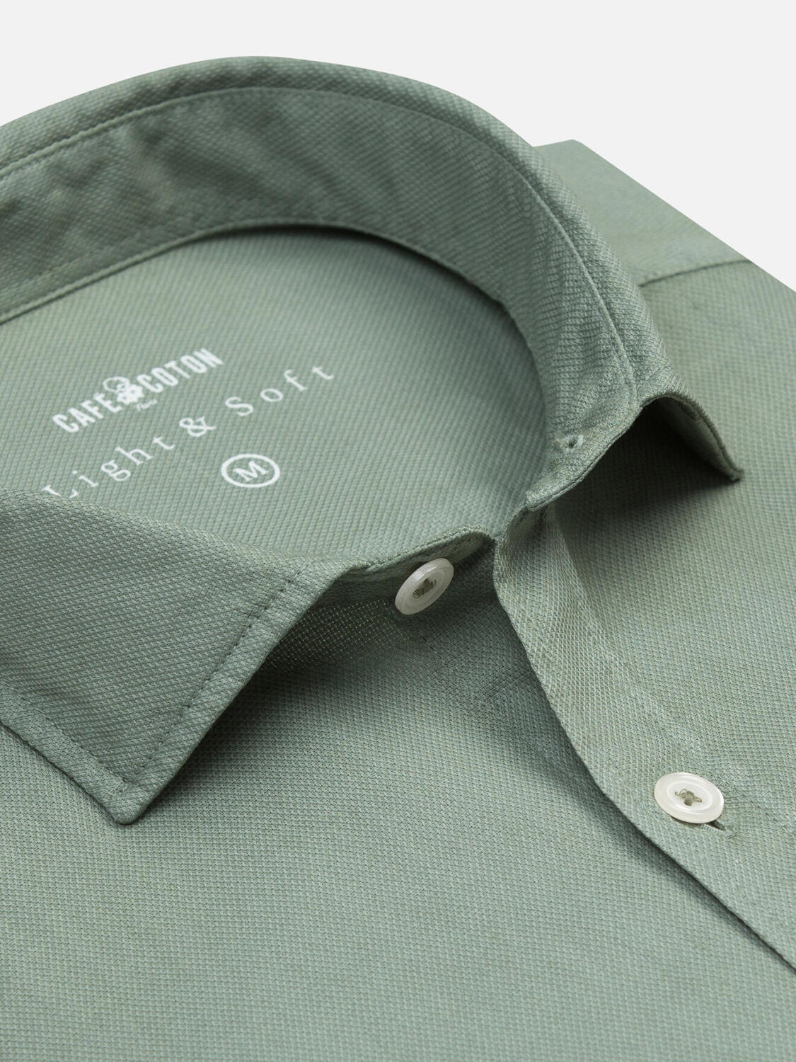 Celadonfarbenes Hemd aus leichtem Baumwollstoff