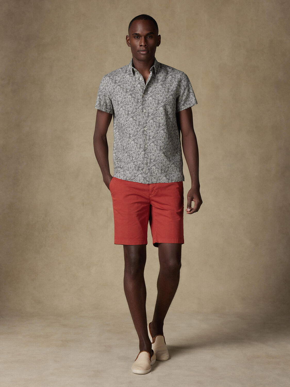 Spike shortsleeves shirt in khaki linen with floral print