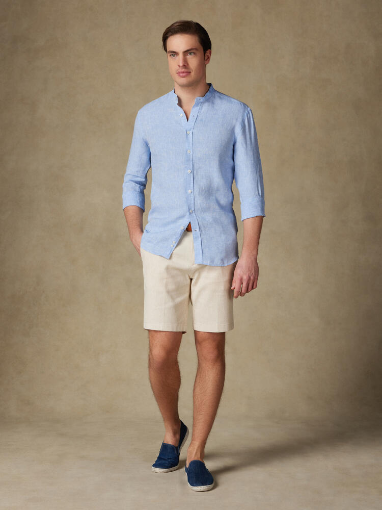 Kirk colarless shirt in sky linen