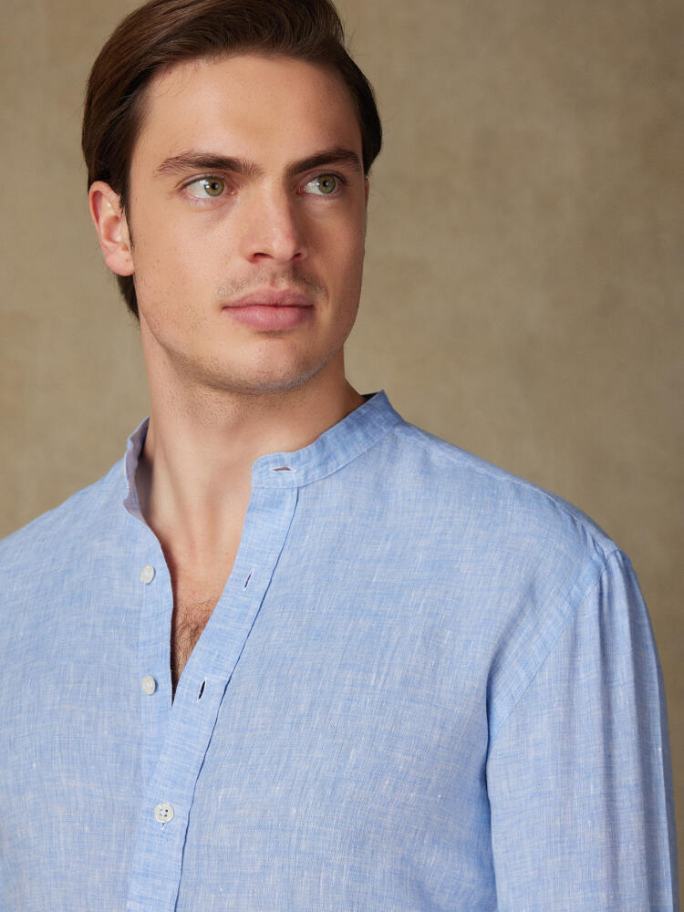 Kirk colarless shirt in sky linen