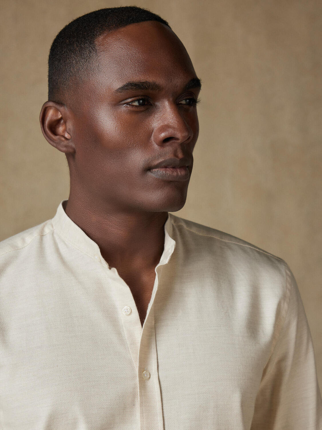 Chemise cintrée col mao Callum sable