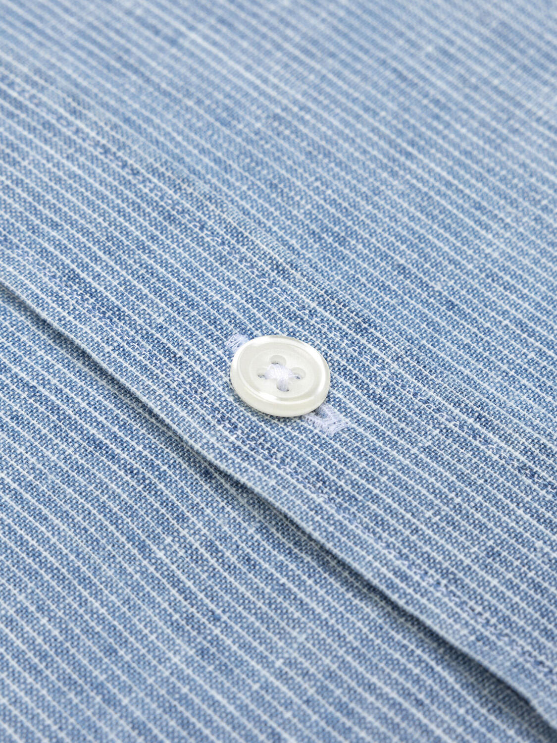 Chemise cintrée col mao Kirk en lin ciel
