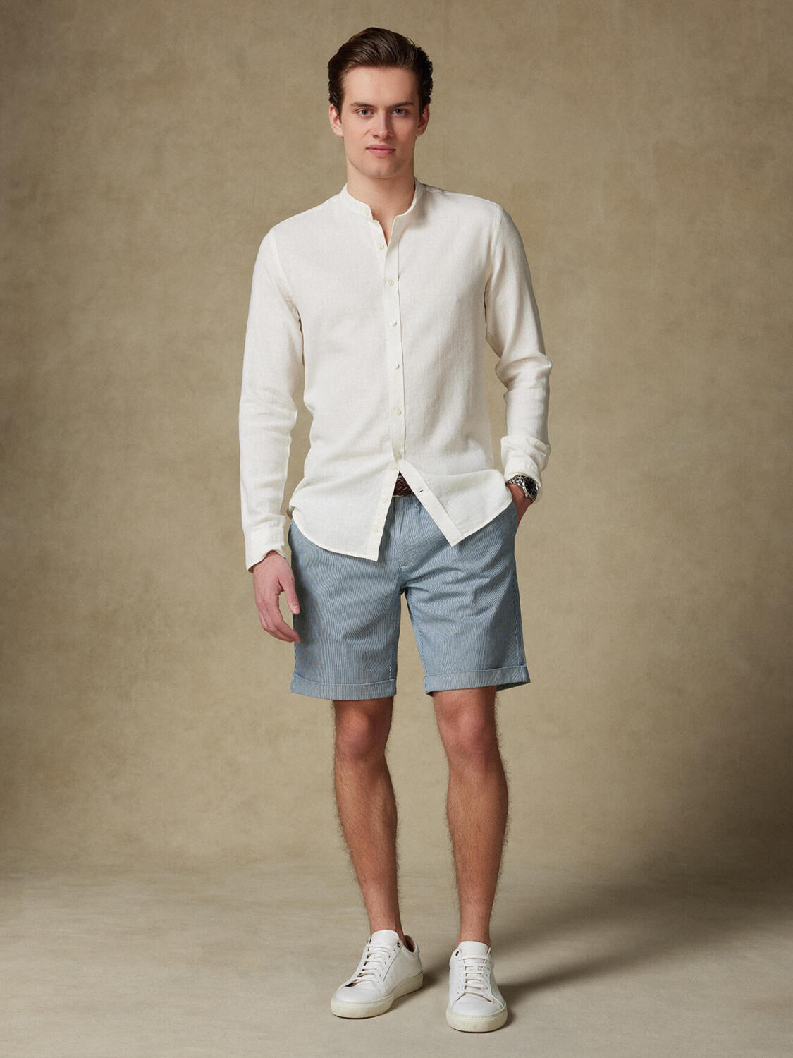 Stehkragentailliertes Hemd Moon aus Leinen in Off-White