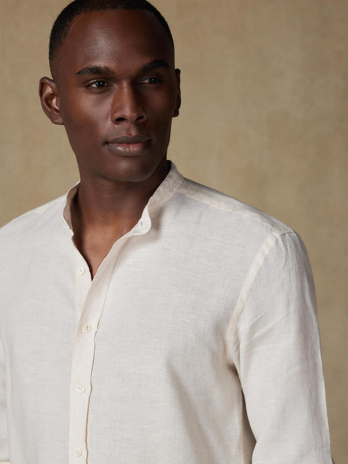 Olaf-Taillierthemd aus sandfarbenem Leinen