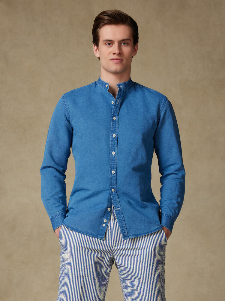 Stehkragentailliertes Hemd Tim aus Leinen in Indigo